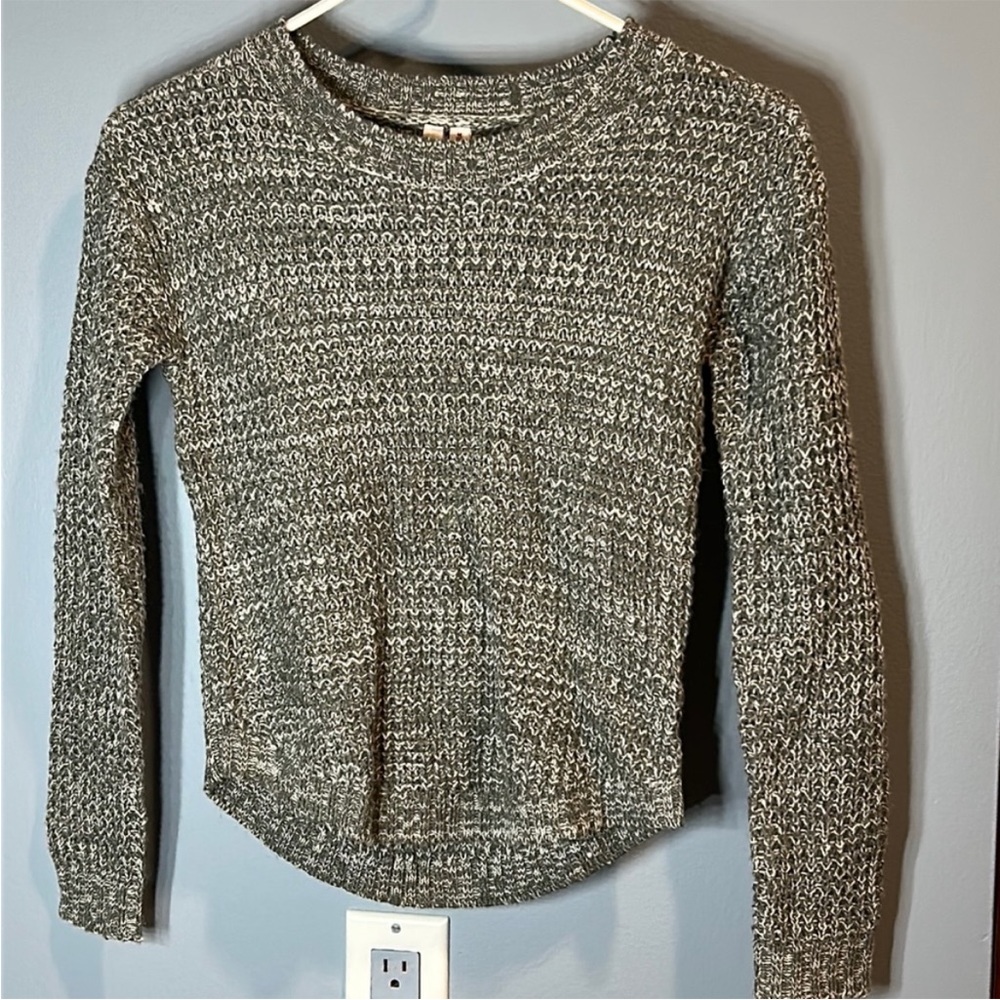 Gray knit sweater girls/kids size M (8)